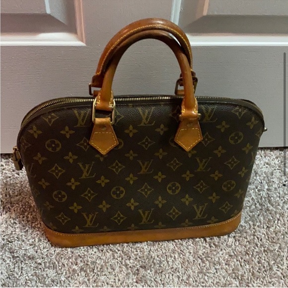 Louis Vuitton Handbags - LV Louis Vuitton Monogram Alma tote authentic